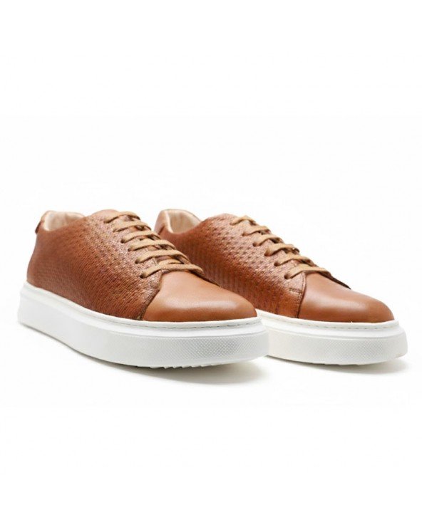 BASKETS À LACETS EN CUIR – CAMEL