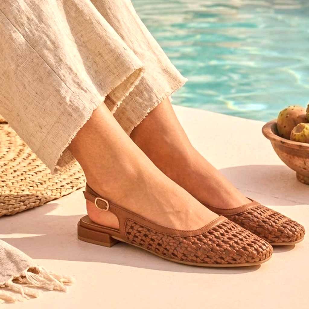 SANDALES PLATES – CAMEL